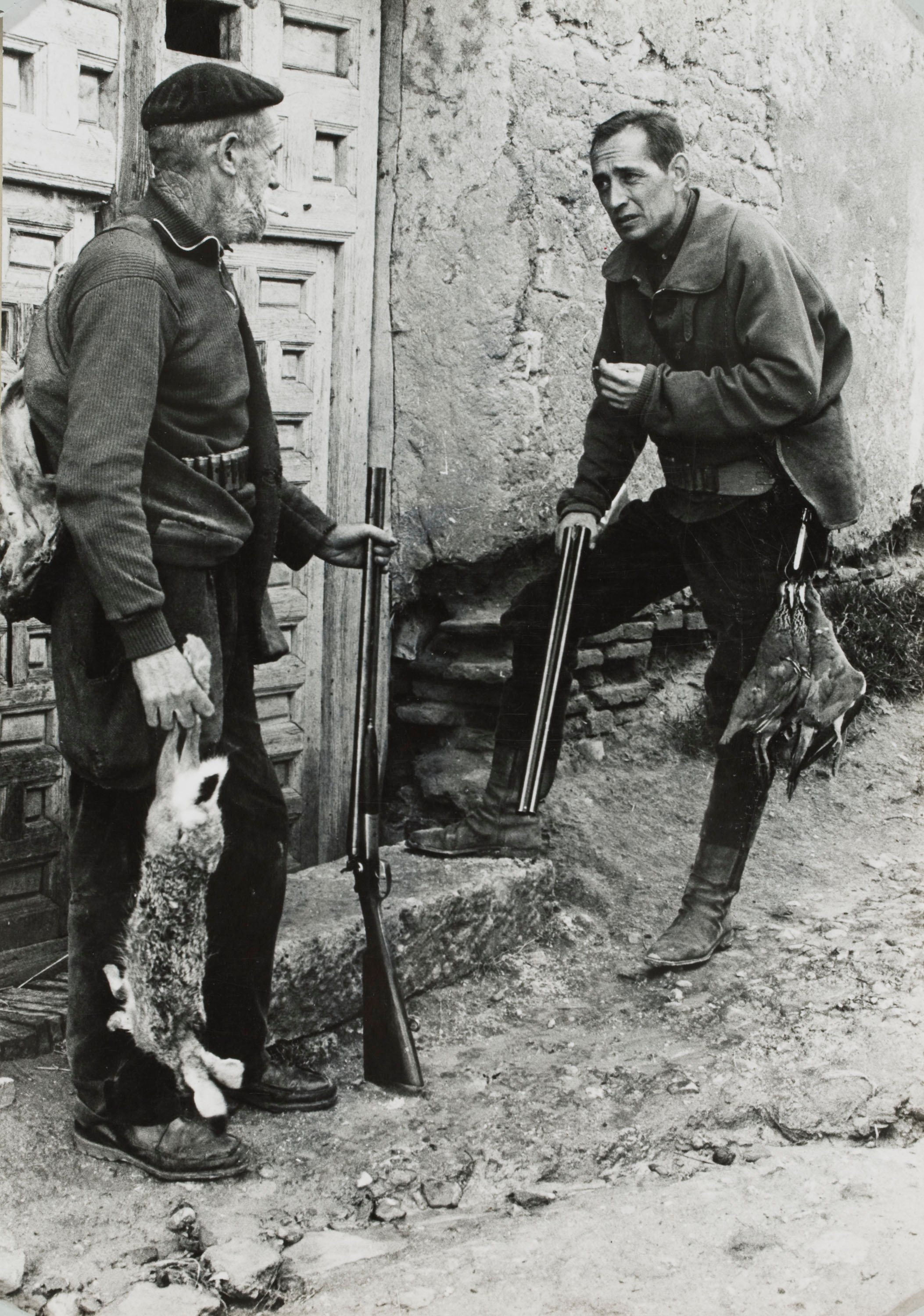 image for: Oriol Maspons - El Barbas i Miguel Delibes. Fotografia per al llibre «La caza de la perdiz roja», de Miguel Delibes - 1962
