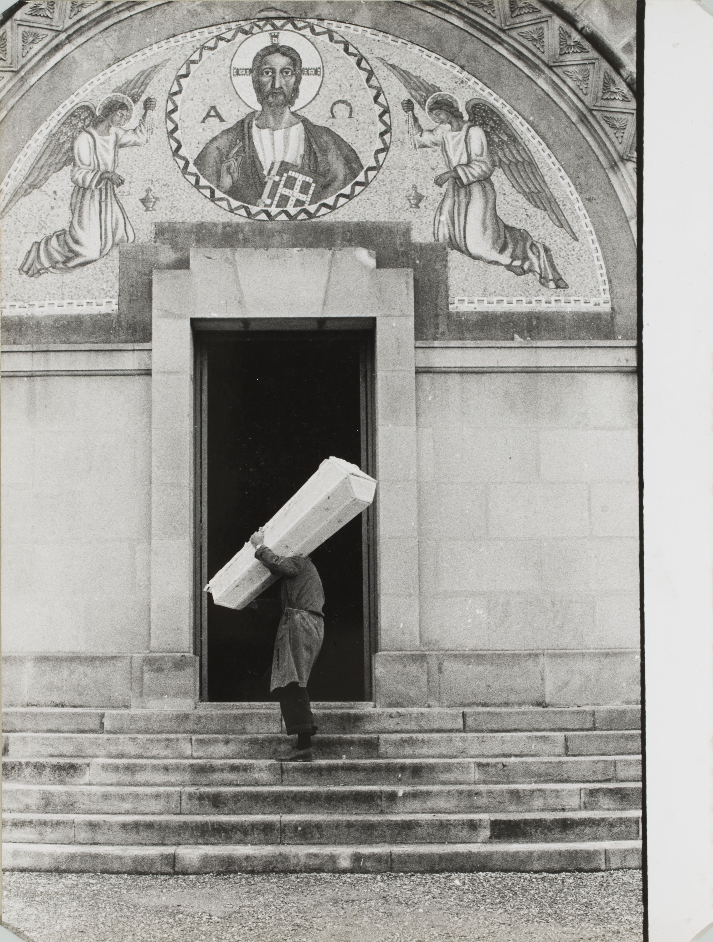 image for: Oriol Maspons - Inundacions del Vallès (Cementiri de Terrassa) - 1962