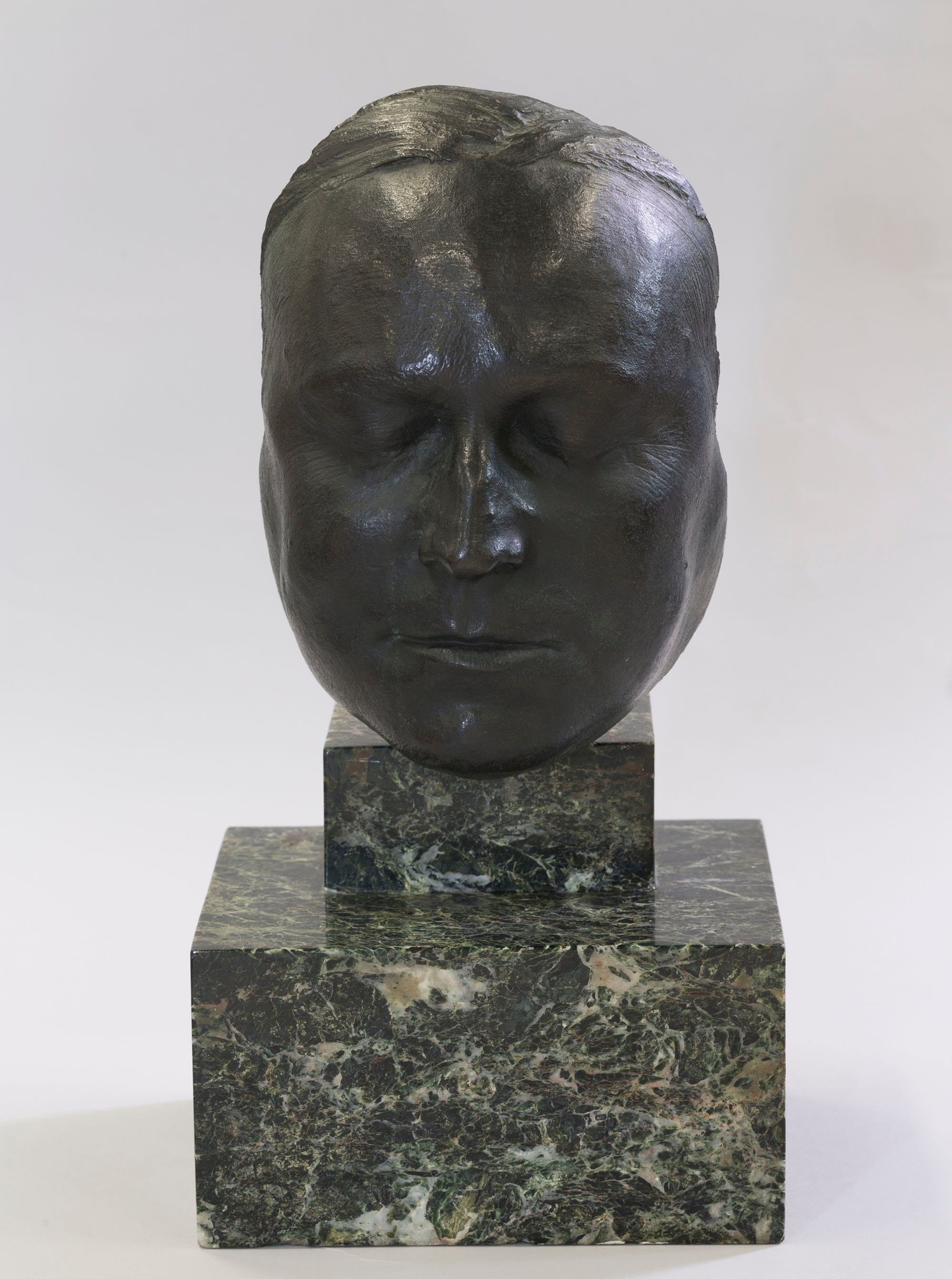 image for: Pablo Gargallo - Mascareta del pintor Isidre Nonell - 1911