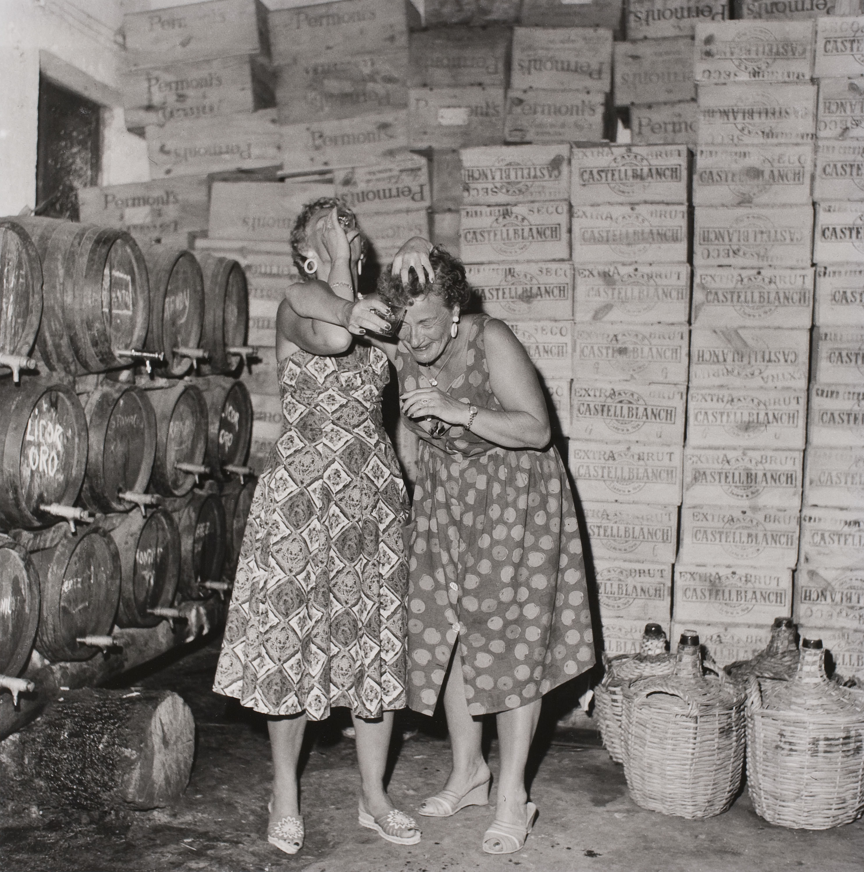 image for: Oriol Maspons - Turistes de gresca a la Costa Brava - 1959 (tiratge posterior)