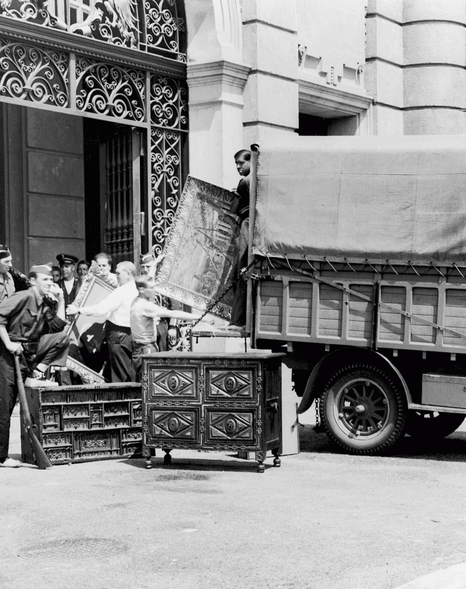 Entrada de les obres incautades, juliol 1936 (detall). © Arxiu Fotogràfic de Barcelona. Joan Vidal Ventosa