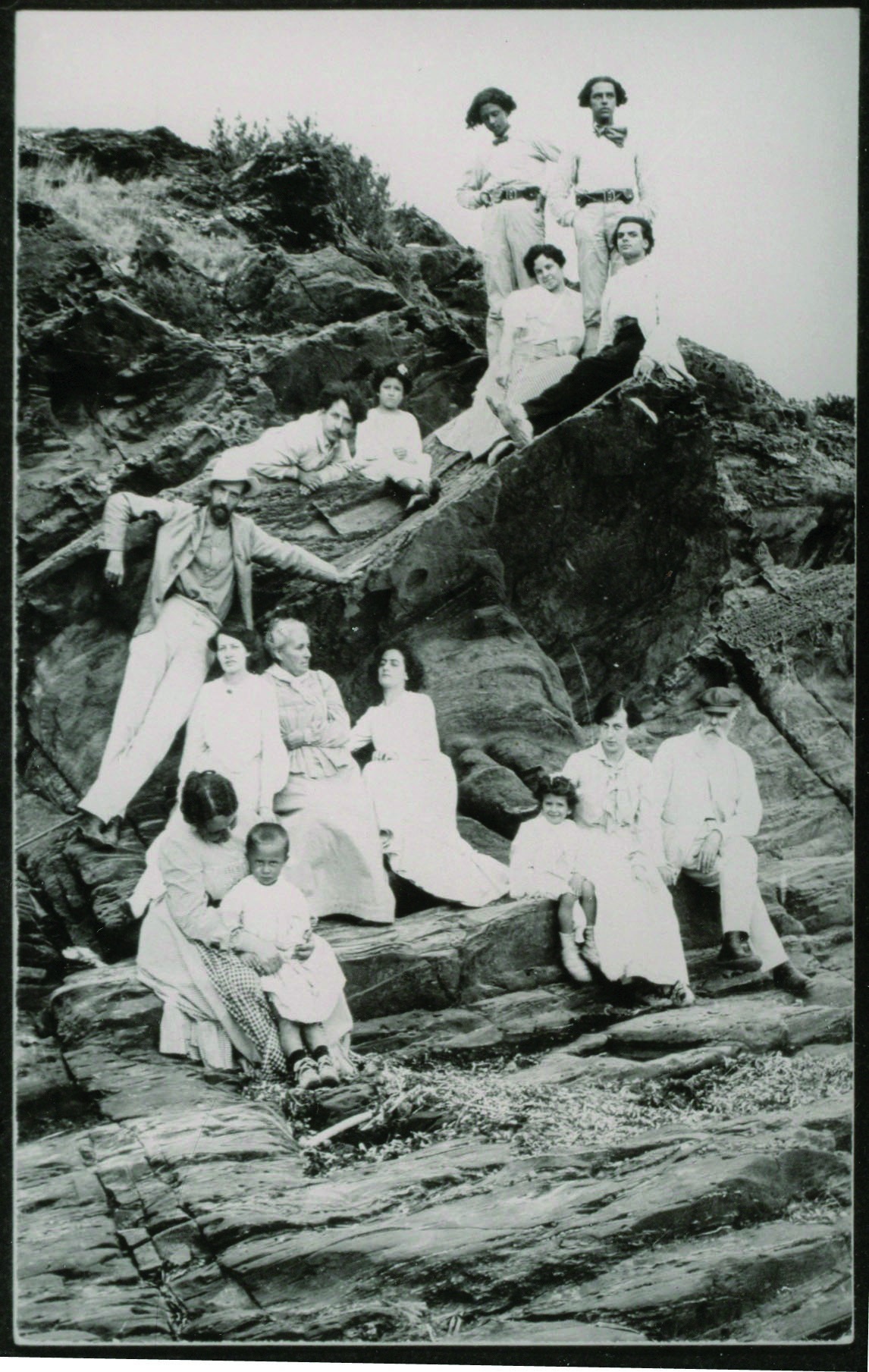 Fotografia de la família Pichot Gironès a Cadaqués, c.1908. Arxiu Família Pichot