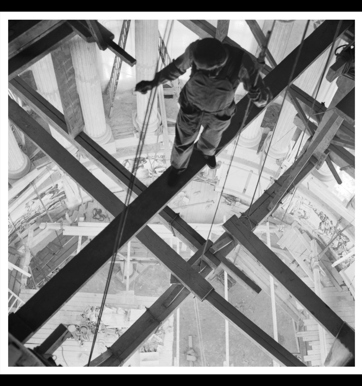 F. Gali pintant la cúpula del Palau Nacional, Col·lecció Xavier Galí