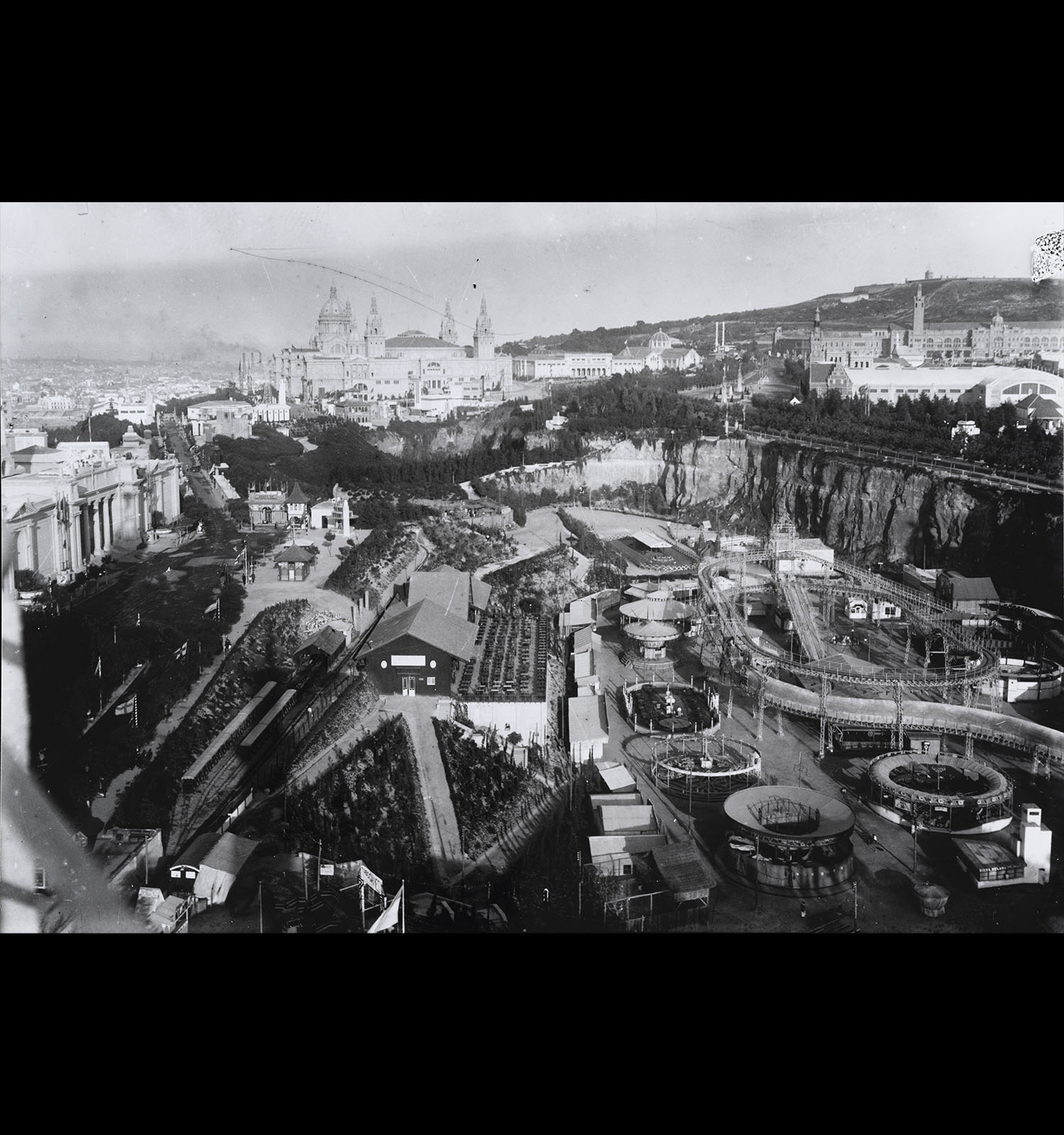 AMNAC.  Visió aèria del recinte esportiu de Montjuïc. Diari Oficial de l’Exposició Internacional, 1929. Autor desconegut. Reg. 735-MFI_FC05