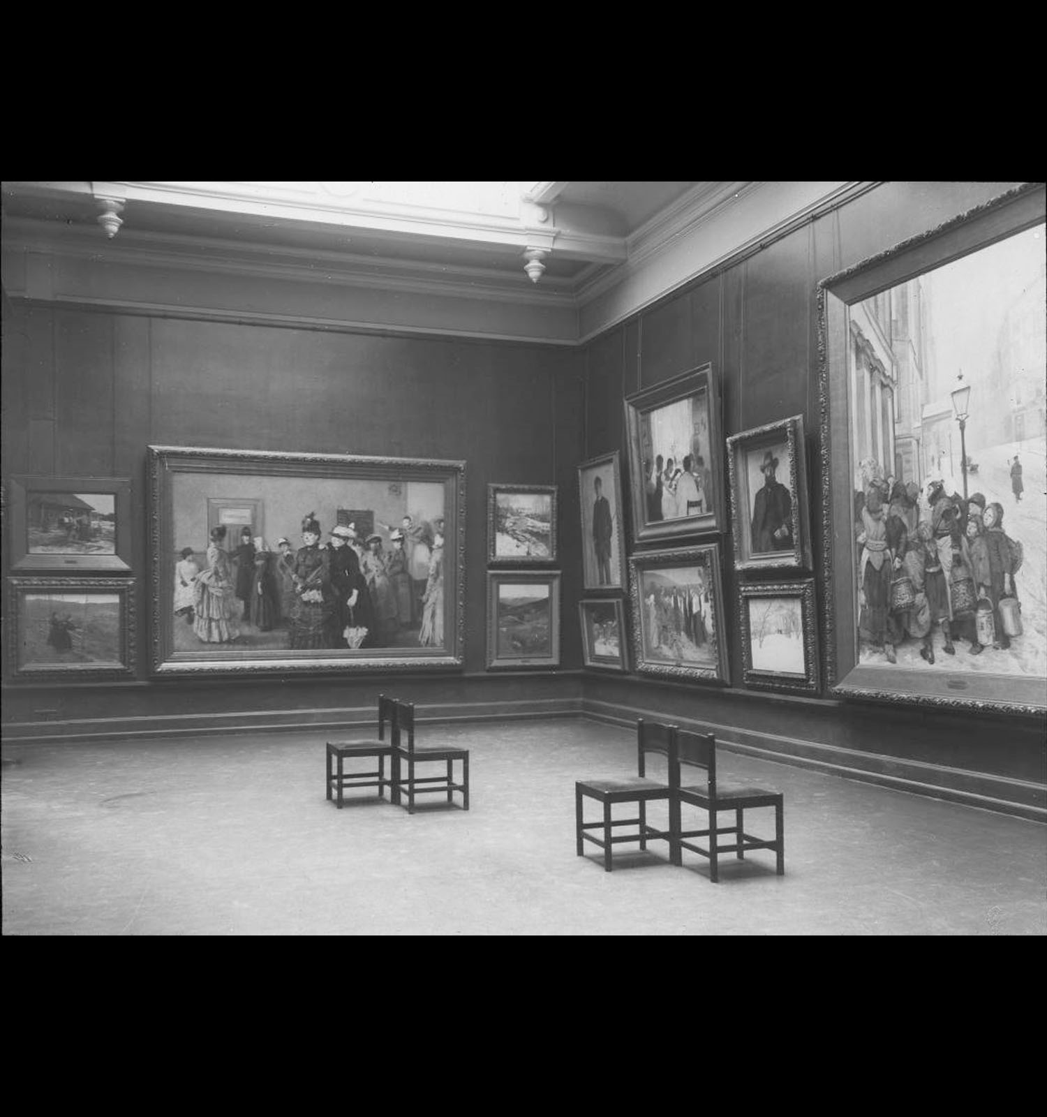 Crowded museums
