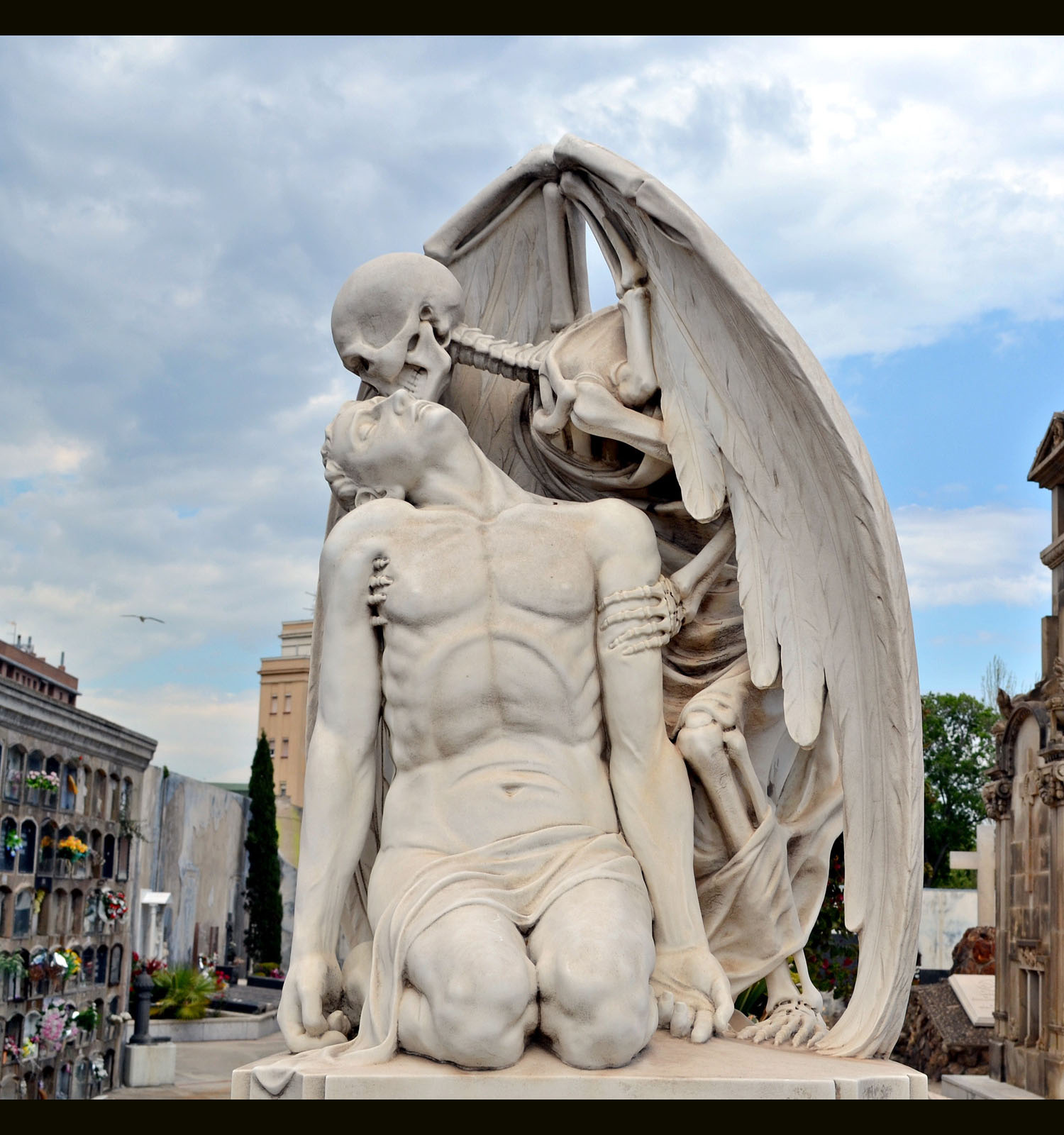 Itinerari al cementiri de Poblenou: un museu a l'aire lliure Itinerari al cementiri de Poblenou: un museu a l'aire lliure