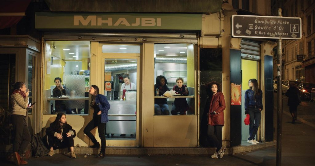 Randa Maroufi, Barbès, 2019, Vídeo, color, HD, 6', Cortesia de FRAC Bretagne, Rennes (França)