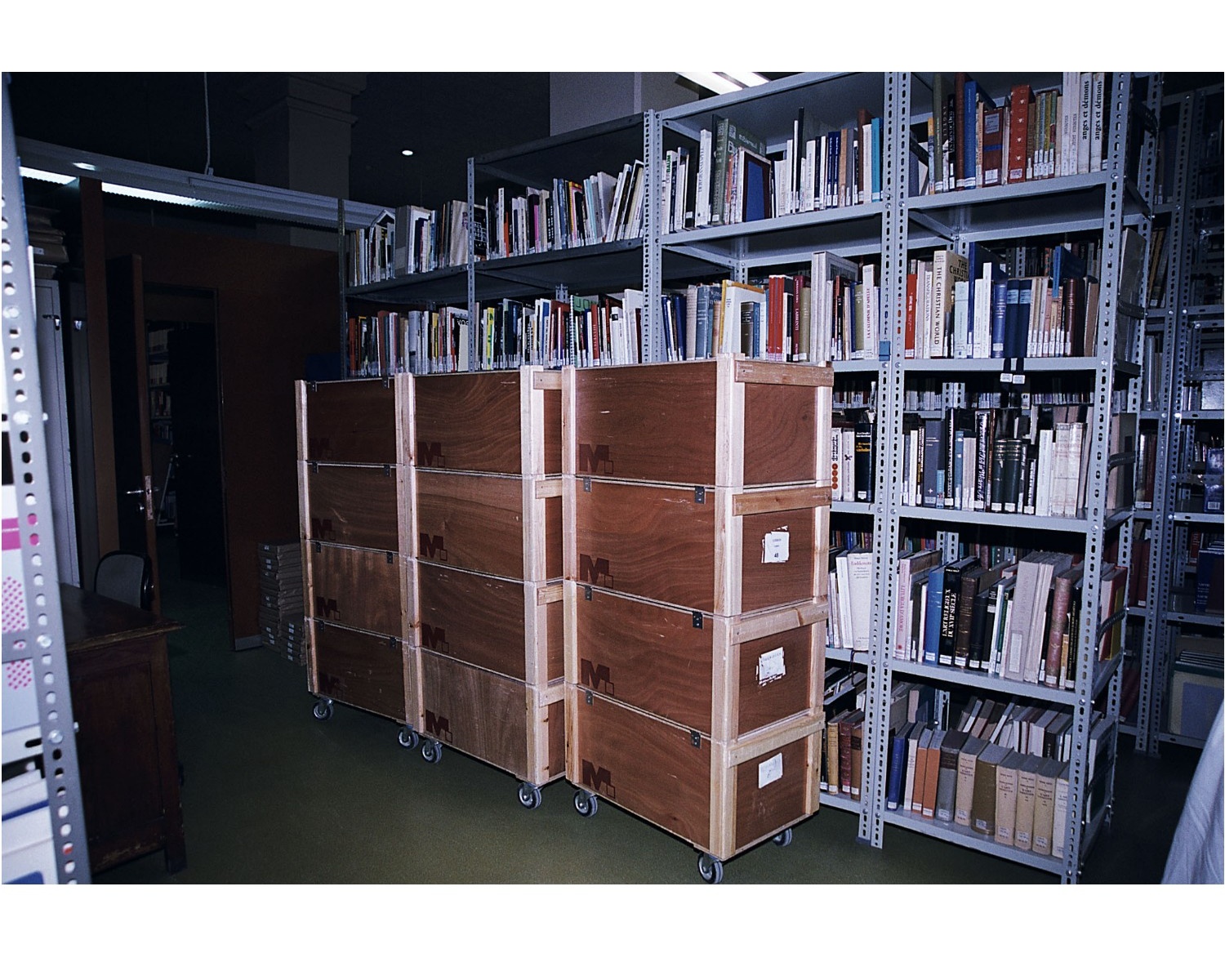 Preparació del trasllat dels llibres en capses