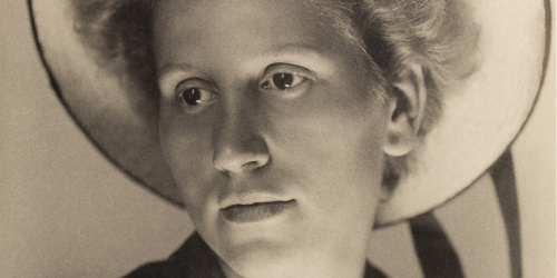 image for: Otho Lloyd - Retrat de noia - Cap a 1945