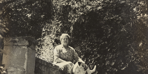 image for: Otho Lloyd - Retrat d'Olga Sacharoff amb el seu gos Dicki - Cap a 1942