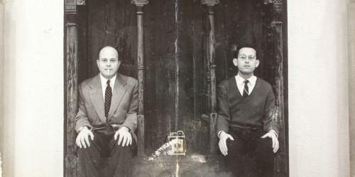 Oriol Maspons - Julio Ubiña i Oriol Maspons asseguts al banc de Taüll del Museu d'Art de Catalunya, Barcelona (Nadala) - 1957 image for: Oriol Maspons - Julio Ubiña i Oriol Maspons asseguts al banc de Taüll del Museu d'Art de Catalunya, Barcelona (Nadala) - 1957