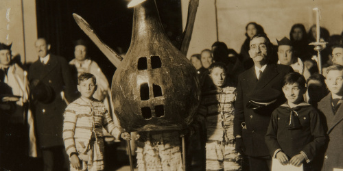 image for: Pere Català Pic - ...éssent presidida pel ministre del Treball i altres digníssimes autoritats. L&#039;àliga, representativa de la monstruositat i feresa, acata i custodia a la Verge - 1931