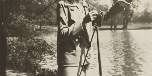 Emili Vilà - Fotografia model per als cartells «Taking Ways!» i «Pathe Baby nº 133» - Cap a 1920-1925 image for: Emili Vilà - Fotografia model per als cartells «Taking Ways!» i «Pathe Baby nº 133» - Cap a 1920-1925