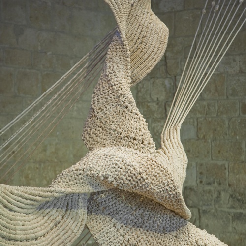 Art de postguerra sobre tapís i macramé, de la mà d’Aurèlia Muñoz