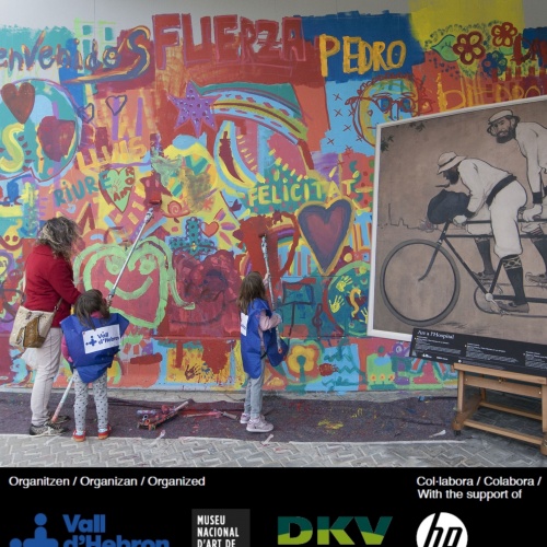 Boa Mistura pinta un gran mural a l’entrada de l’Hospital Maternoinfantil Vall d’Hebron, amb la col·laboració del museu i DKV