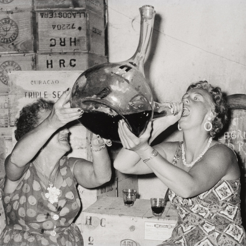 image for: Oriol Maspons - Turistes de gresca a la Costa Brava - 1959 (tiratge posterior)