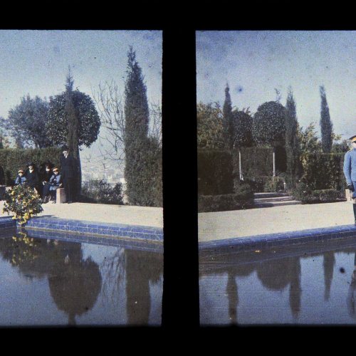 image for: Francesc Carrera Bou - Home vestit de militar davant d&#039;un estany, a Montjuïc (Barcelona) - Cap a 1926