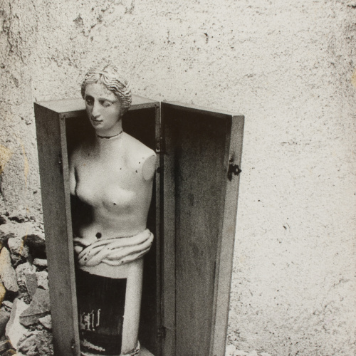 image for: Oriol Maspons - Venus-botella en apuros - 1965