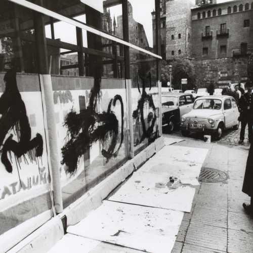 image for: Oriol Maspons - Joan Miró pintant els vidres del Col·legi d&#039;Arquitectes de Catalunya i Balears (Barcelona) - 1969