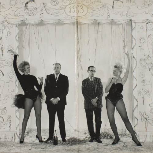 image for: Oriol Maspons - Julio Ubiña i Oriol Maspons amb vedettes dalt d&#039;un escenari (Nadala) - 1963