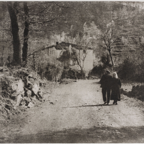 image for: Josep Maria Casals i Ariet - Camí de poble amb una parella - No datat