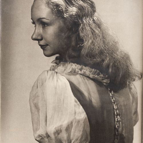 image for: Otho Lloyd - Retrat de noia - Cap a 1944-1950