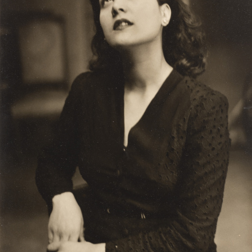 image for: Otho Lloyd - Retrat de noia - Cap a 1946