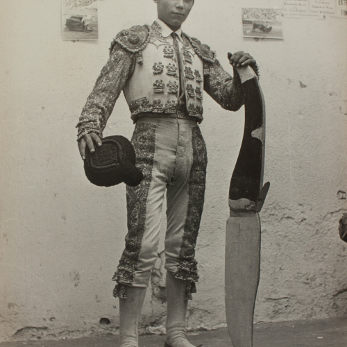 image for: Oriol Maspons - El Navajita. Fotografia per al llibre «Toreo de salón. Farsa con acompañamiento de clamor y murga», de Camilo José Cela. - 1958