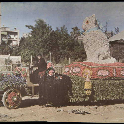 image for: Francesc Carrera Bou - Vehicle guarnit per a la Batalla de les flors (Barcelona) - Cap a 1922-1926