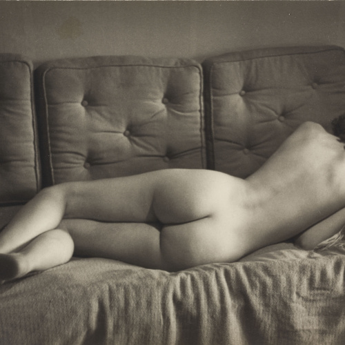 image for: Otho Lloyd - Nu femení - Cap a 1946