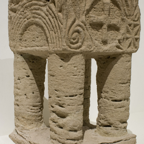 image for: Anònim - Suport d&#039;altar (reutilitzat com a pica beneitera) - Primera meitat del segle XIII [2]