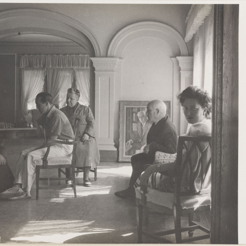 image for: Otho Lloyd - Interior d&#039;una casa amb homes jugant a escacs - Cap a 1944-1950