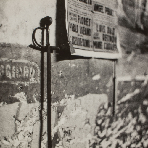 image for: Julio Ubiña - Fotografia per al llibre «Toreo de salón. Farsa con acompañamiento de clamor y murga», de Camilo José Cela - Cap a 1958-1962