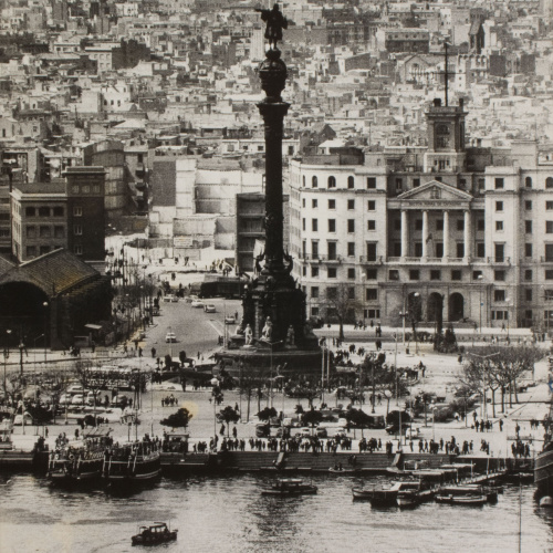 image for: Oriol Maspons - Sense títol (Monument a Colom, Barcelona. Fotografia per al llibre «Això també és Barcelona», de Josep Mª Espinàs) - Cap a 1965