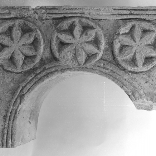 image for: Anònim - Arc de finestral de Vic - Segle XIII