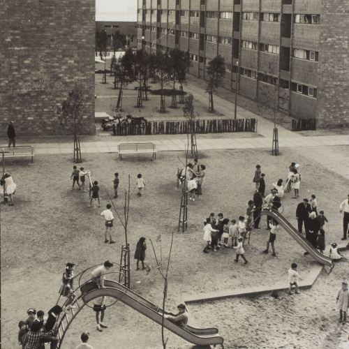 image for: Oriol Maspons - Sense títol (Barcelona. Fotografia per la revista «Cuadernos de arquitectura» del Col·legi d&#039;Arquitectes de Catalunya) - Cap a 1965
