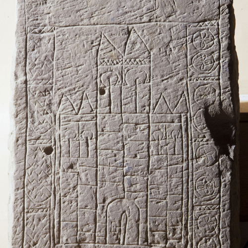 image for: Anònim - Relleu reaprofitat com a placa amb castell - Segle XIII