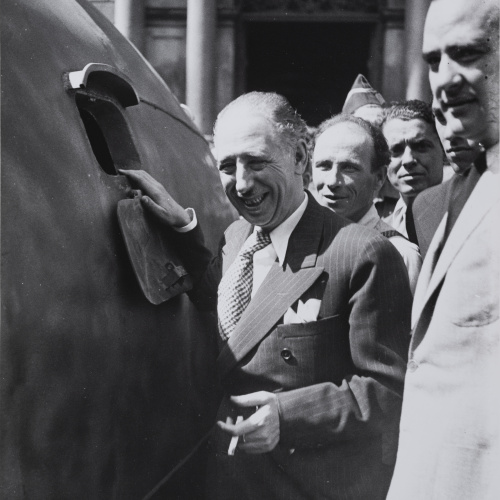 image for: Família Brangulí - Barcelona, Lluís companys visitant un vehicle blindat - 1936 (tiratge cap a 1970-1980)