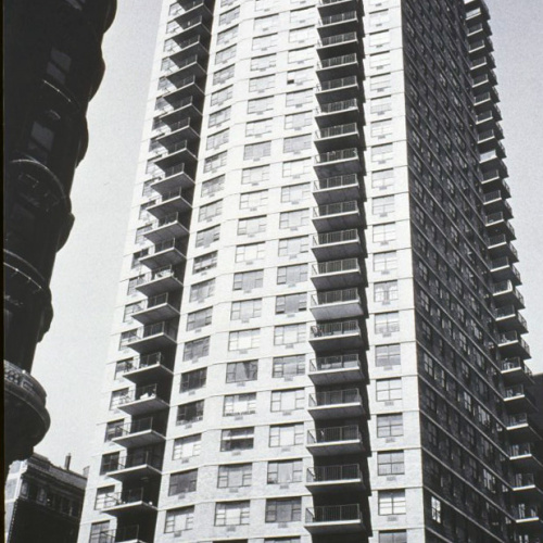 image for: Carles Fontserè - Plafó I. Gratacels d'apartaments aprop del complex residencial Manhattan Plaza - Cap a 1986