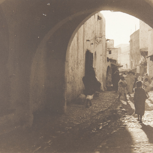 image for: Claudi Carbonell - Carrer de Tetuan - 1928