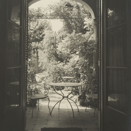 image for: Otho Lloyd - Casa del pintor Josep Amat al carrer Jules Verne de Barcelona - Cap a 1945