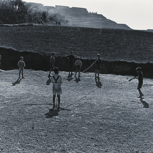 image for: Xavier Miserachs - Tennis a l&#039;actual Anella Olímpica - 1959