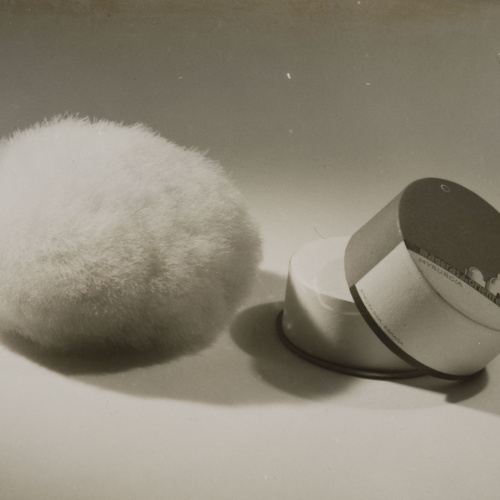 image for: Ramon Batlles - Fotografia publicitària per a Myrurgia. Pólvores «Maderas de Oriente» - 1933-1936