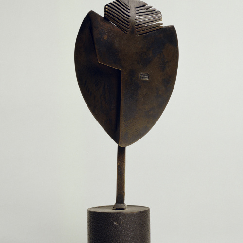 image for: Juli González - Petita màscara amb ull quadrat - 1930