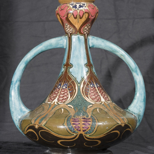 image for: Reial Fàbrica de Rozenburg - Vas amb dues nanses decorat amb flors - Cap a 1898