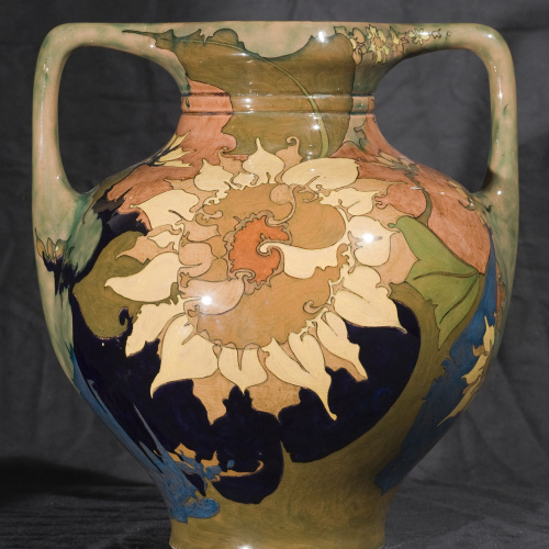 image for: Reial Fàbrica de Rozenburg - Vas amb dues nanses decorat amb girasols - Cap a 1898