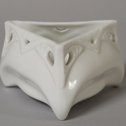 image for: Antoni Serra - Bombonera de forma triangular - Entre 1901-1908