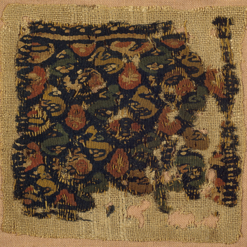 image for: Anònim - Fragment de teixit copte amb motius en forma d&#039;amfibis - Egipte, segles VIII-XI