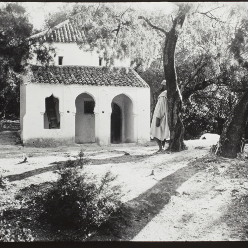image for: Claudi Carbonell - Cementerio en Tagzut - Cap a 1930