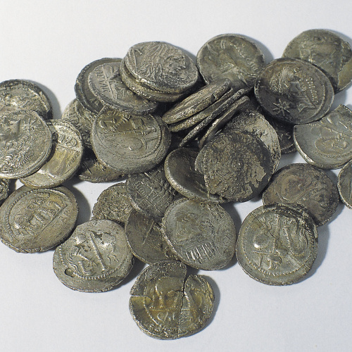 image for: Diverses autoritats - Tresor de denaris romans - Poc després del 44 aC